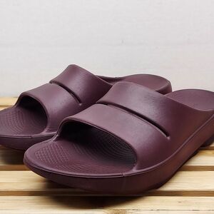 OOFOS Womens Burgandy OOahh Slide Sandals Size 9
